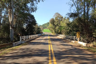 Ponte Rio Mombuco PR-281 no limite entre Salto do Lontra e Nova Esperança do Sudoeste