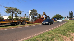 Sondagens e coleta de amostra de solo no local do futuro viaduto