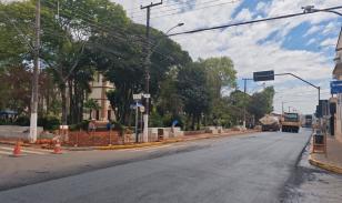 DER/PR tem serviços em pavimento no centro de Ribeirão Claro