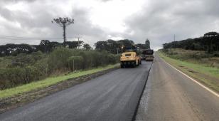 Serviços de conservação na PR-170 em Pinhão