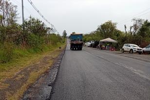 PR-218 entre Carlópolis e Joaquim Távora tem tráfego de veículos em pare-e-siga