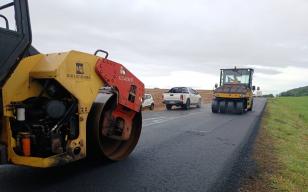 Rodovia entre Itapejara do Oeste e Bom Sucesso do Sul recebe conservação do pavimento
