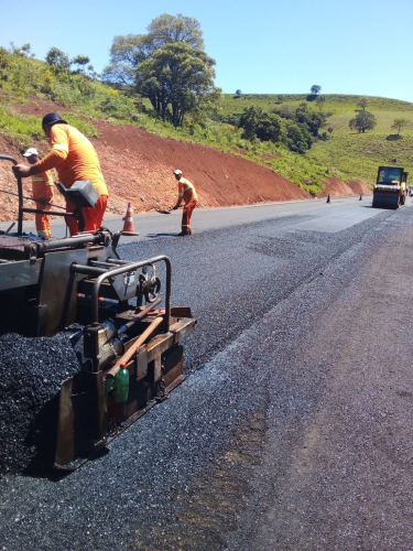 Serviços do Integra Paraná na PR-151 entre Ponta Grossa e Sengés