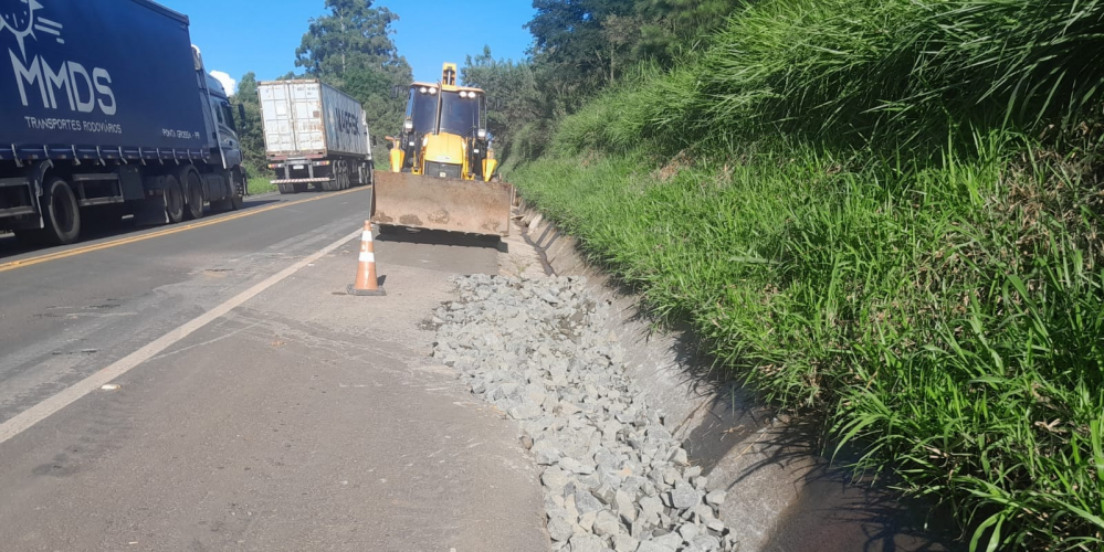 Serviços do Integra Paraná na PR-151 entre Ponta Grossa e Sengés