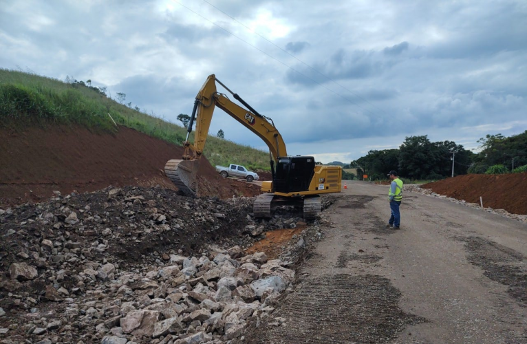 Serviços do Integra Paraná na PR-151 entre Ponta Grossa e Sengés