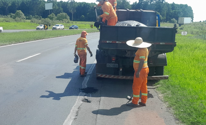 Serviços do Integra Paraná na PR-151 entre Ponta Grossa e Sengés