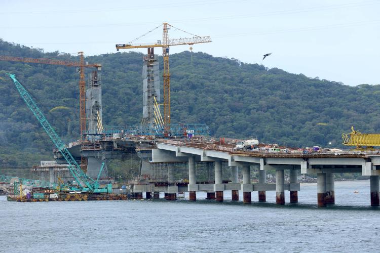 Ponte de Guaratuba chega a 80%