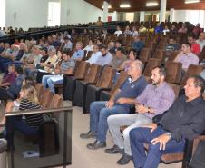 Governo e população discutem obra em Castro