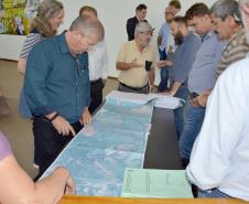 Governo e população discutem obra em Castro