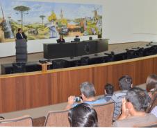 Governo e população discutem obra em Castro