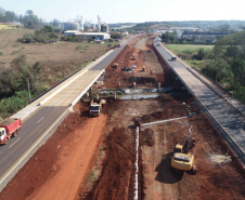 Foto da duplicação da PR-445 em andamento