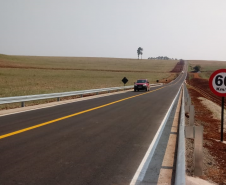 Correção de greide na PR-650, córrego Água do Sapo, em Godoy Moreira