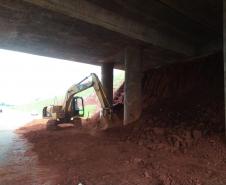 Obra de contenção dos taludes do viaduto sob a Avenida Barão do Rio Branco, em Cascavel