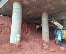 Obra de contenção dos taludes do viaduto sob a Avenida Barão do Rio Branco, em Cascavel