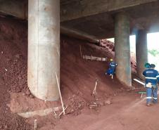 Obra de contenção dos taludes do viaduto sob a Avenida Barão do Rio Branco, em Cascavel