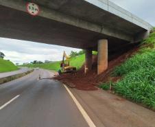 Obra de contenção dos taludes do viaduto sob a Avenida Barão do Rio Branco, em Cascavel