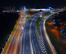 Novo viaduto de Foz do Iguaçu está localizado no Km 725 da rodovia federal, no cruzamento com a Avenida Costa e Silva. Sua extensão total é de um quilômetro, e compreendeu serviços de terraplenagem, drenagem, contenção, implantação das estruturas do viaduto, pavimentação, paisagismo, sinalização, e melhoria ambiental. O viaduto tem duas pistas e acostamento em cada sentido, em uma largura total de 22 metros. O investimento foi de R$ 18.447.152,33.
