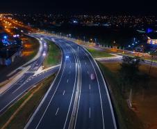 Novo viaduto de Foz do Iguaçu está localizado no Km 725 da rodovia federal, no cruzamento com a Avenida Costa e Silva. Sua extensão total é de um quilômetro, e compreendeu serviços de terraplenagem, drenagem, contenção, implantação das estruturas do viaduto, pavimentação, paisagismo, sinalização, e melhoria ambiental. O viaduto tem duas pistas e acostamento em cada sentido, em uma largura total de 22 metros. O investimento foi de R$ 18.447.152,33.