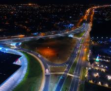 Novo viaduto de Foz do Iguaçu está localizado no Km 725 da rodovia federal, no cruzamento com a Avenida Costa e Silva. Sua extensão total é de um quilômetro, e compreendeu serviços de terraplenagem, drenagem, contenção, implantação das estruturas do viaduto, pavimentação, paisagismo, sinalização, e melhoria ambiental. O viaduto tem duas pistas e acostamento em cada sentido, em uma largura total de 22 metros. O investimento foi de R$ 18.447.152,33.