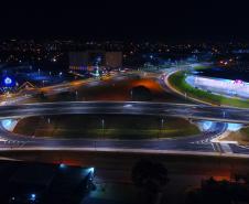 Novo viaduto de Foz do Iguaçu está localizado no Km 725 da rodovia federal, no cruzamento com a Avenida Costa e Silva. Sua extensão total é de um quilômetro, e compreendeu serviços de terraplenagem, drenagem, contenção, implantação das estruturas do viaduto, pavimentação, paisagismo, sinalização, e melhoria ambiental. O viaduto tem duas pistas e acostamento em cada sentido, em uma largura total de 22 metros. O investimento foi de R$ 18.447.152,33.