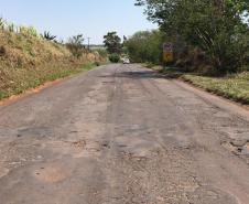 Serviços de remendos na PR-182, foto Antes