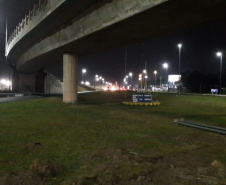 Iluminação do novo viaduto em Paranaguá