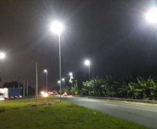 Iluminação do novo viaduto em Paranaguá