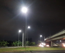 Iluminação do novo viaduto em Paranaguá