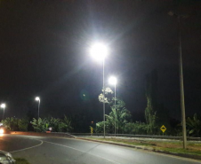 Iluminação do novo viaduto em Paranaguá