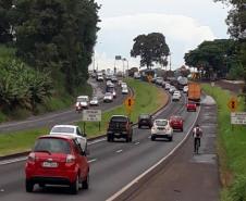 Rodovia BR-369 com congestionamento, em Cambé