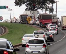 Rodovia BR-369 com congestionamento, em Cambé