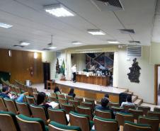 Sessão de abertura de propostas no auditório do DER/PR