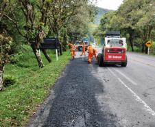 Serviços de manutenção corretiva nos pontos com trincas, buracos e ondulações.