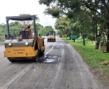 Serviços de manutenção corretiva nos pontos com trincas, buracos e ondulações.