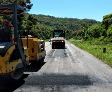 Serviços de manutenção corretiva nos pontos com trincas, buracos e ondulações.