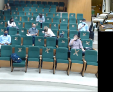 Sessão de abertura de envelopes transmitida pela internet