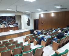 Sessão de abertura dos envelopes no auditório do DER/PR