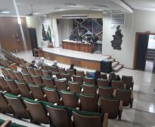 Abertura de envelopes no auditório do DER/PR
