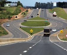 Exemplos de sinalização em rodovias paranaenses