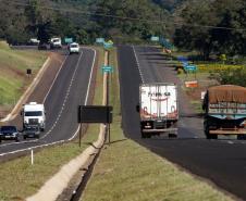 Exemplos de sinalização em rodovias paranaenses