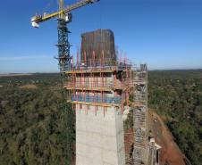 Obras na ponte na margem