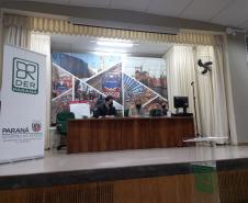 Abertura de envelopes no auditório do DER-PR