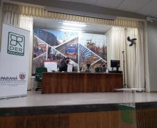 Abertura de envelopes no auditório do DER-PR