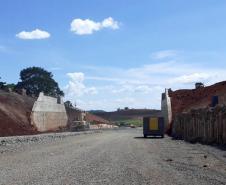 Novo viaduto de Água Boa em execução