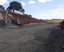 Novo viaduto de Água Boa em execução