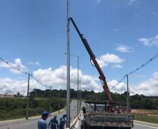 Obra inclui 39 novos conjuntos de postes de 15 metros de altura, substituição de postes danificados e instalação de novos equipamentos em trecho de mais de 14 quilômetros. Na foto, serviços executados em março.