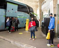 Ônibus em terminal