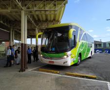 Ônibus em terminal