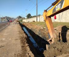Serviços de implantação de dispositivos de drenagem e de escavação para execução dos muros de arrimo da estrutura do novo viaduto de São José dos Pinhais.