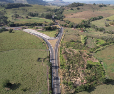 Curva concluída na PR-151 em Ribeirão Claro